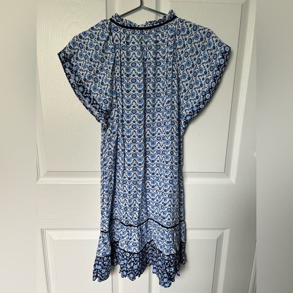 LOFT Floral Flutter Sleeve Blue White & Black Swing Dress Size Medium - Picture 9 of 16